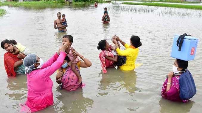 কোমরজল ঠেলে ৭৫টি বাড়ি গিয়ে পোলিয়ো খাওয়ানোর পারিশ্রমিক ৭৫ টাকা